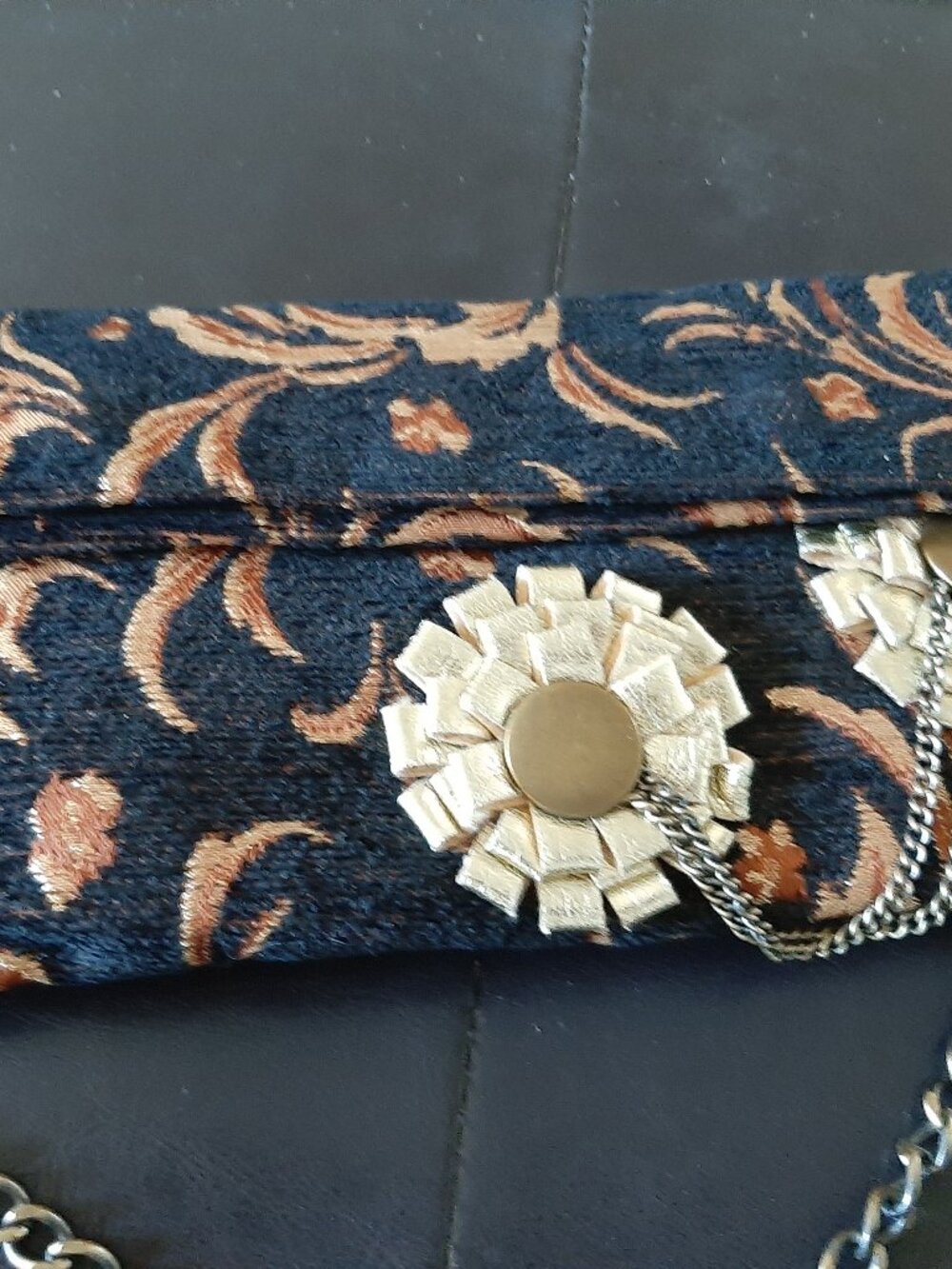 RAMPAGE BROCADE SHOULDER BAG - Picture 8 of 8